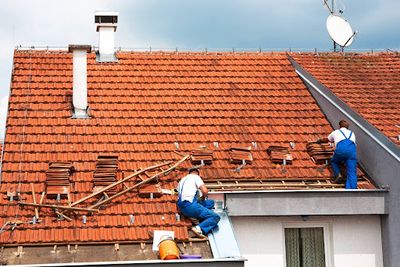 Ariege Couvreur - Couvreur Pamiers Rénovation Réparation Nettoyage Démoussage Entretien Toiture Tuiles Urgence 24/24h 7/7j