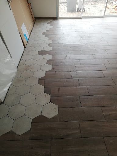Guillet Carrelage - Château Gontier - Chape Liquide, Carrelage, Tertiaire, Terrasse, Faïence, Rénovation