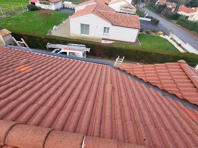 Couvreur la Roche sur Yon - Artisan Dessoy 85 - Entretien, Nettoyage Réparation et Peinture Toiture