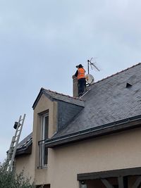 Wm Habitat Saumur Thouars | Démoussage de Toiture, Couvreur, Gouttières, Nettoyage Façades et Traces Rouges