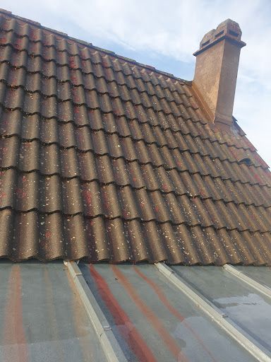 Ent. Leger J Couverture et Ramonage Reparation de Toiture Demoussage et Traitement Toiture Hydrofuge Toiture Peinture Toiture