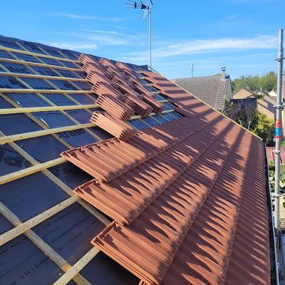 Artisan Sandero: Réparation Toiture Ravalement Peinture Recherche Fuites Tuiles Couverture 95 Val-d Oise