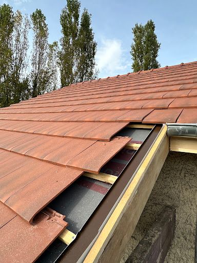 Dck Batipro - Toiture 74 / Couvreur / Zingueur / Installation Velux / Dépannage et Assurance